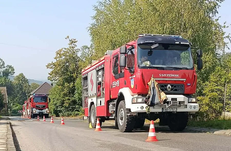 Grom z jasnego nieba w Świnnej Porębie. Pożar opuszczonego budynku