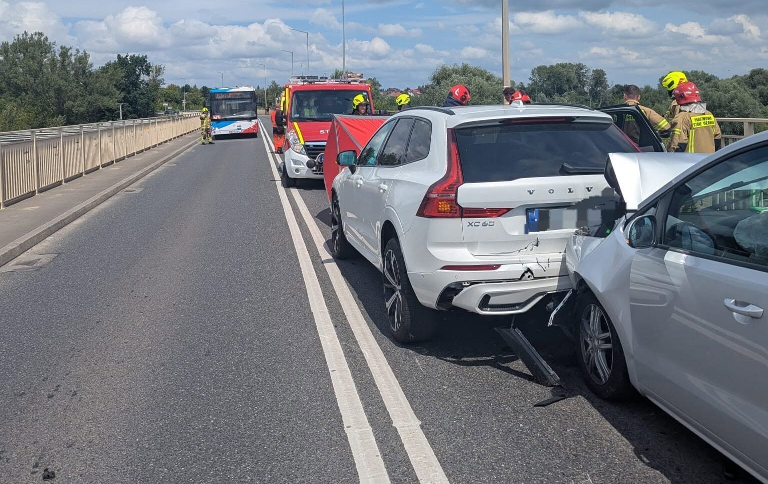 Groźne zderzenie na DK85 w Nowym Dworze Mazowieckim. Jedna osoba trafiła do szpitala