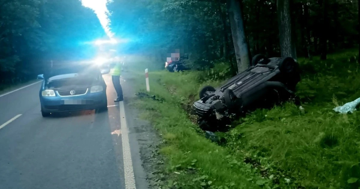 Groźne zderzenie na DW 425 pod Kuźnią Raciborską. Dwie osoby w szpitalu