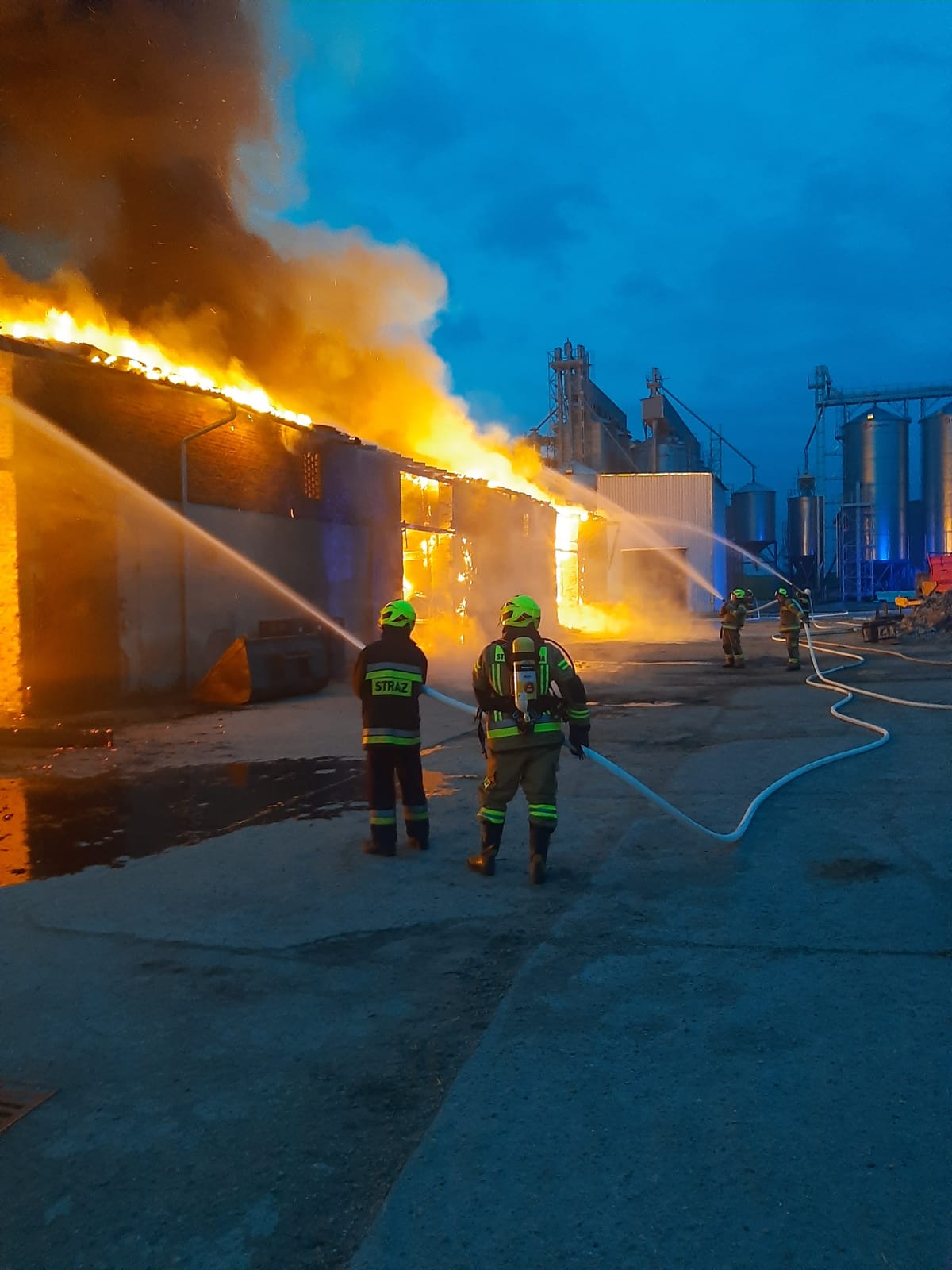 Groźny pożar w Jamach – straty będą spore