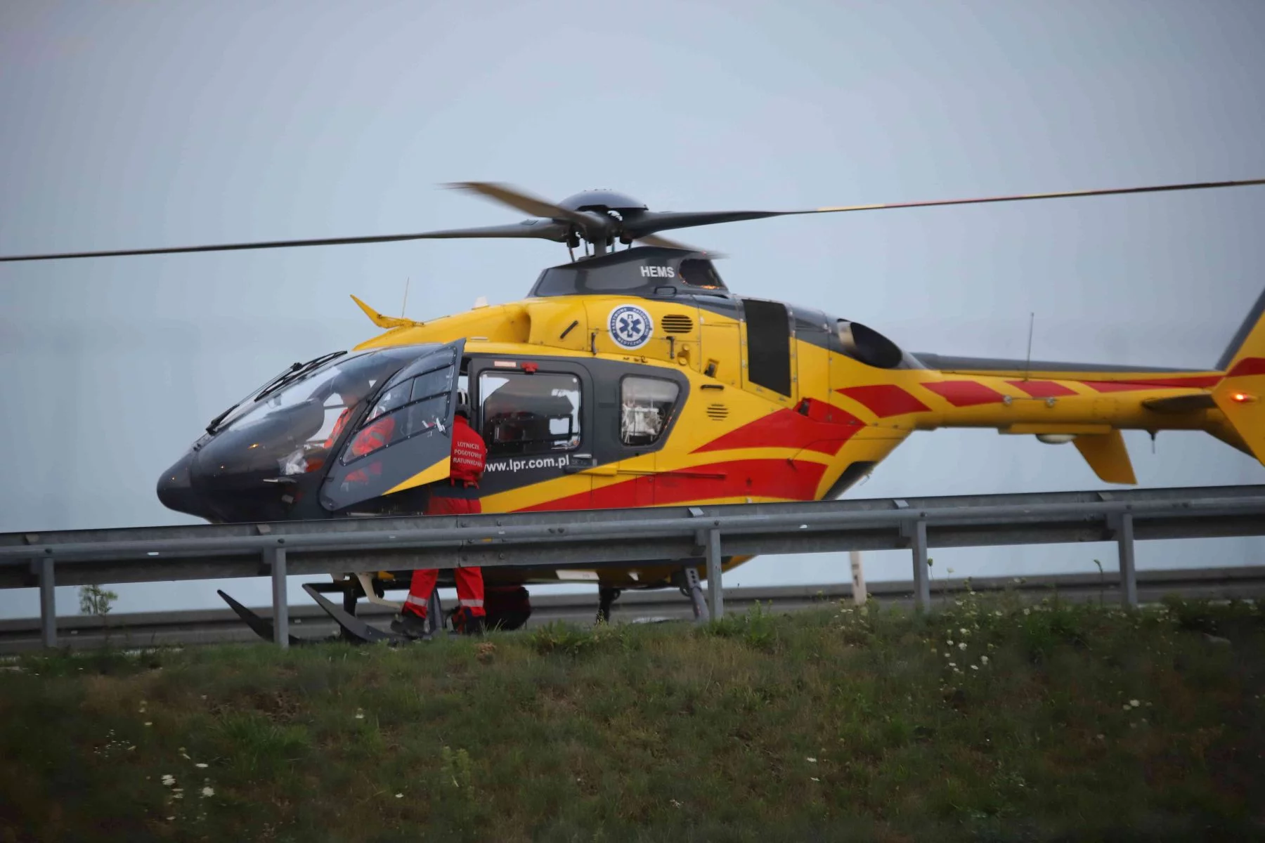 Groźny wypadek na DK92 w woj. łódzkim. Droga jest całkowicie zablokowana!