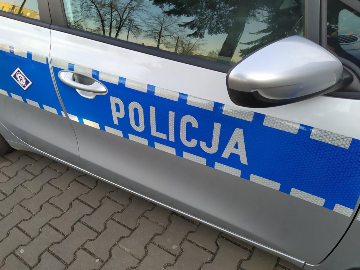 Groźny wypadek na S11 koło Borówca. Kierowcę po wyjściu z auta potrąciła ciężarówka
