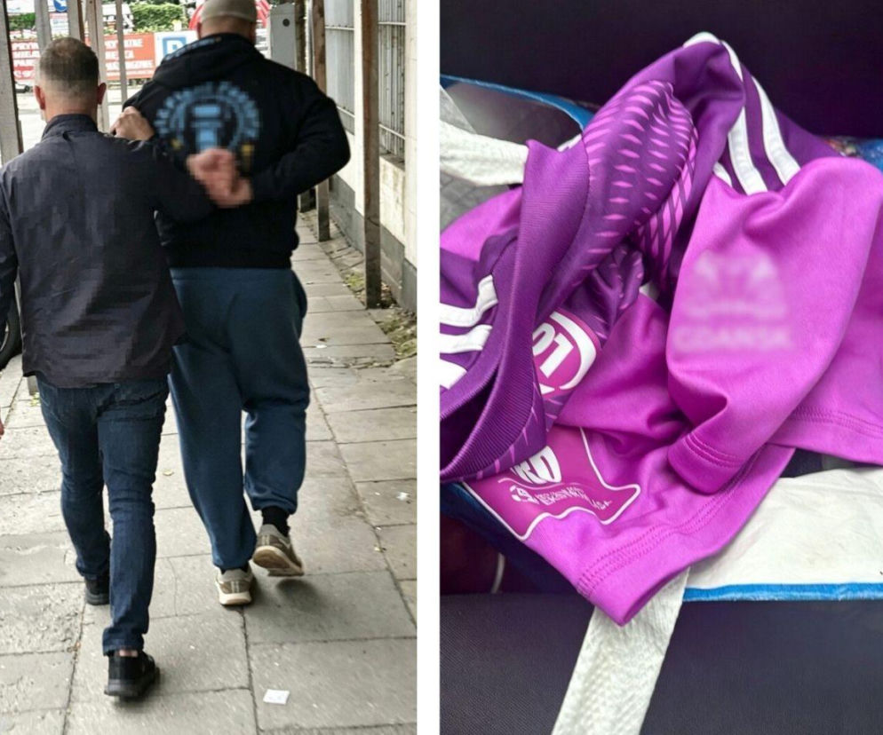 Policjant prowadzi zatrzymanego mężczyznę. Obok fioletowa koszulka piłkarska. O ataku w Gdyni czytaj w Eska Trójmiasto.
