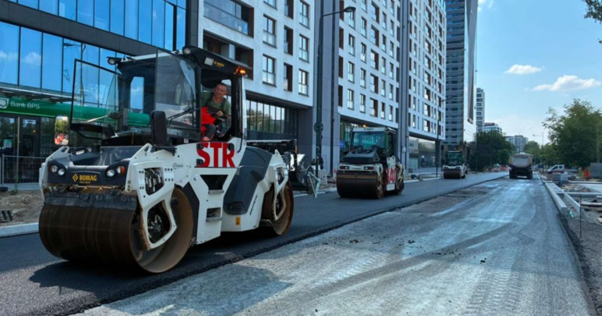 Grzybowska znów przejezdna na kolejnym odcinku. Ruch wróci w jednym kierunku