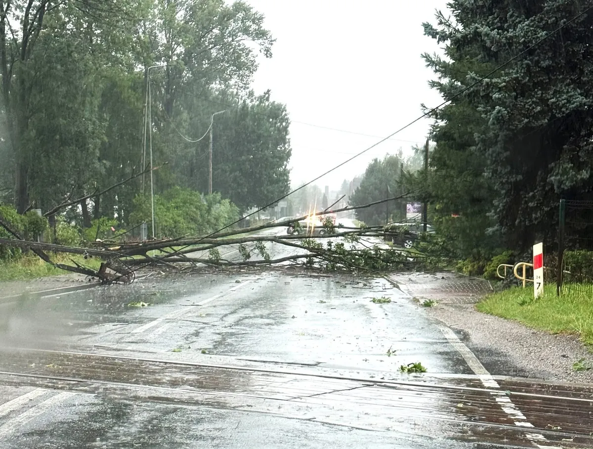 Gwałtowne burze sparaliżowały Małopolskę. Setki interwencji strażaków