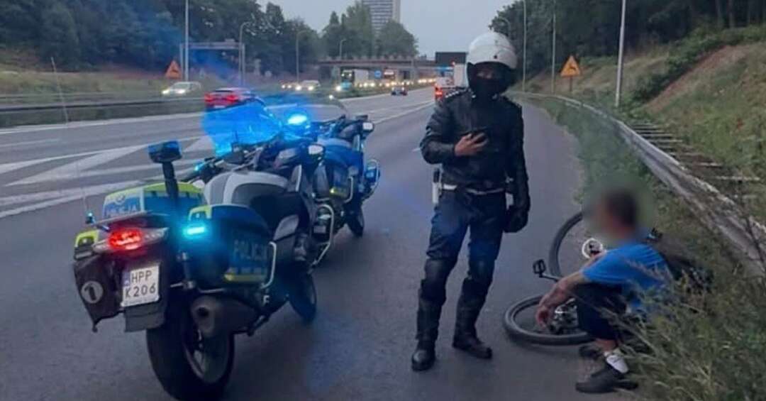 „Hat trick” Bydgoszczanina na Śląsku wart 3 tysiące. Pijany, na autostradzie, rowerem bez oświetlenia