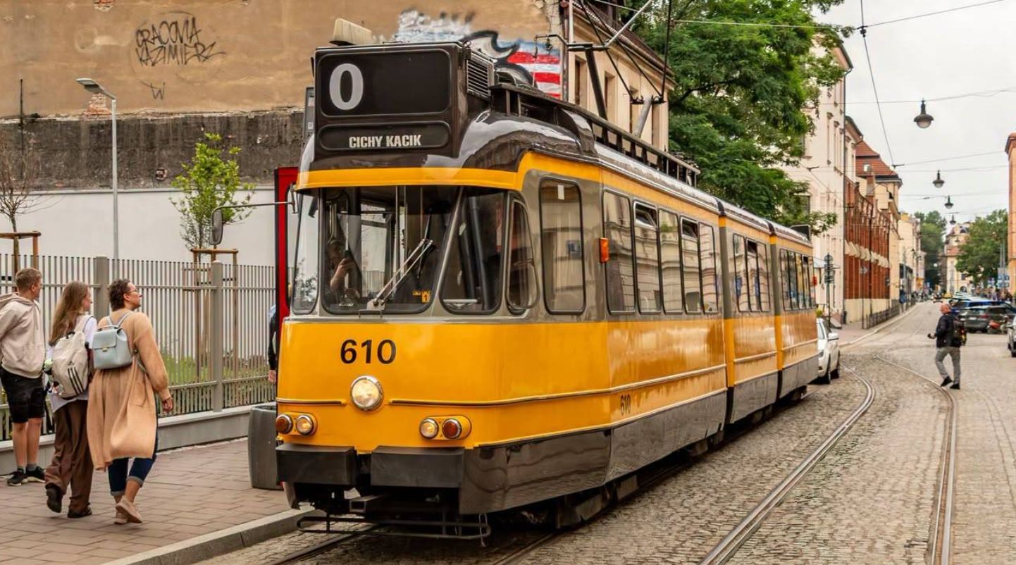 Historyczne tramwaje z Warszawy, Poznania i Śląska wyjadą na tory w Krakowie