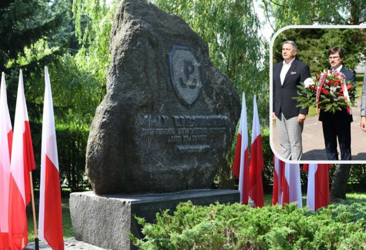 Hołd Powstańcom Warszawskim oddały władze Suwałk
