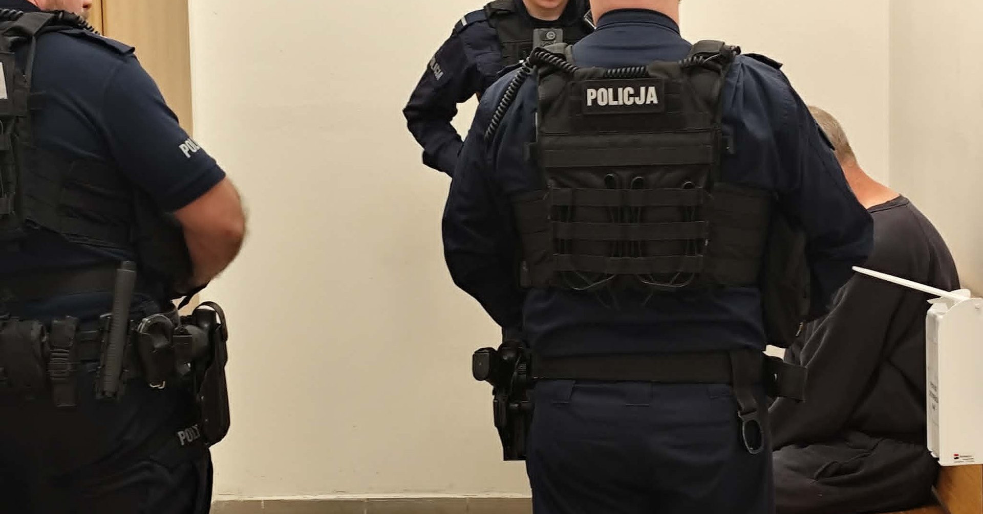 Horror w Borowie. Wyjął nóż ze skarpetki i wbił go w plecy byłej partnerki