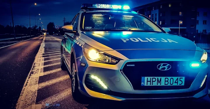 Hulajnogą chciał wjechać na chodnik. Zderzył się z rowerzystką