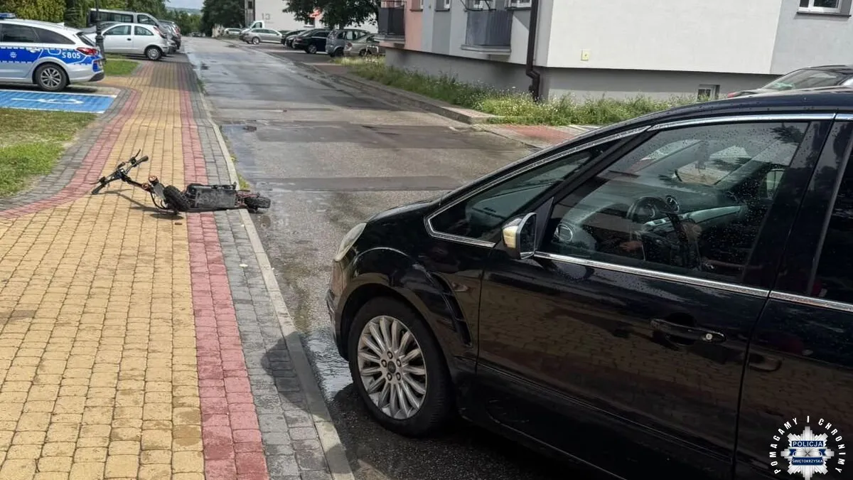 Hulajnogą elektryczną wjechał pod forda