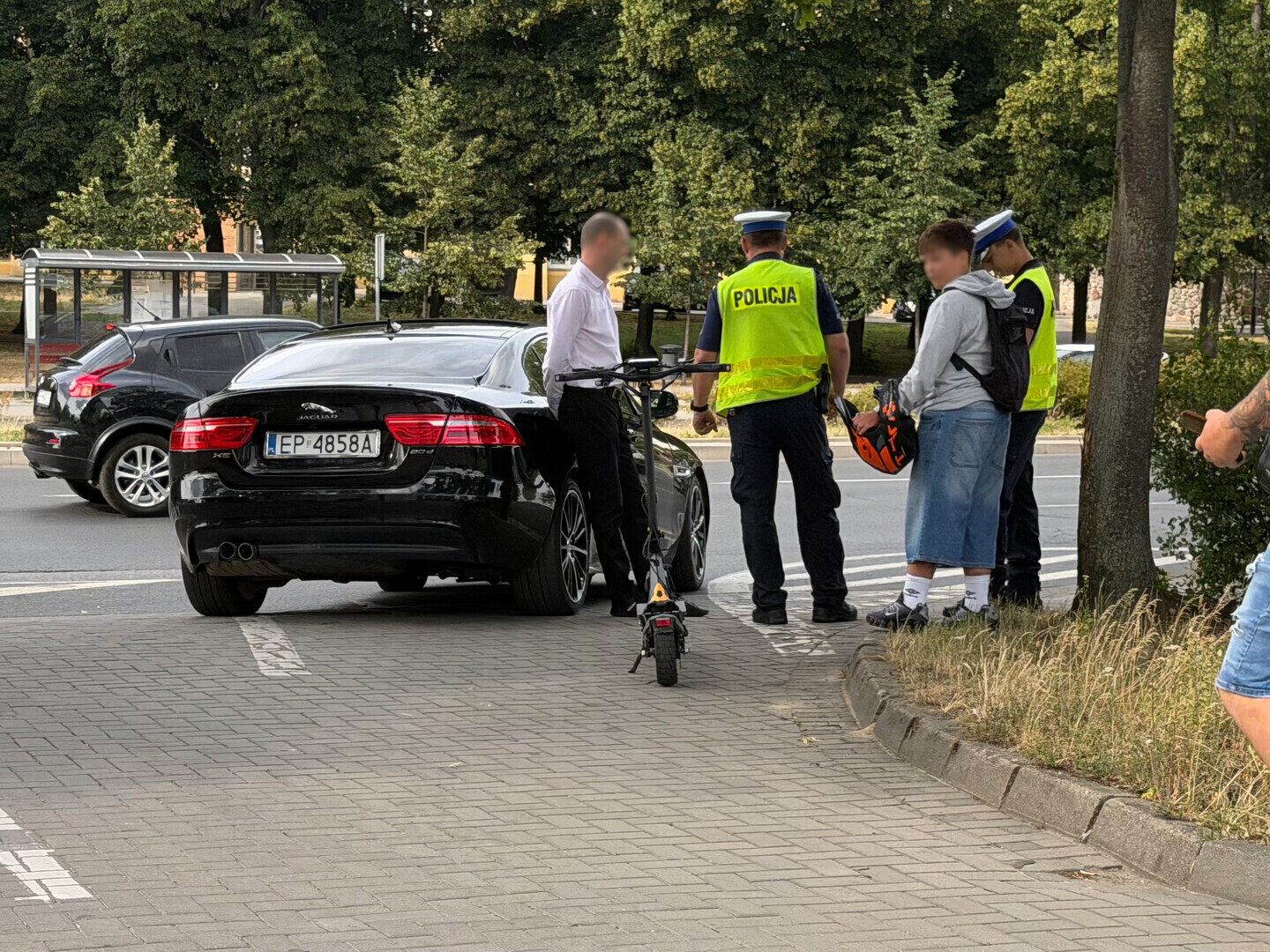 Hulajnogista potrącony przez samochód w Piotrkowie