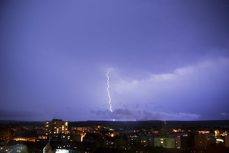 IMGW ostrzega przed burzami. 17 lipca możliwe ulewy, grad i silny wiatr