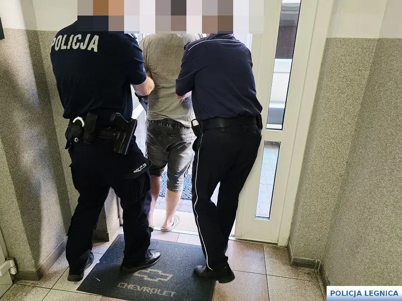 Interwencja policji w Legnicy - zatrzymanie mężczyzny z zagrożeniem