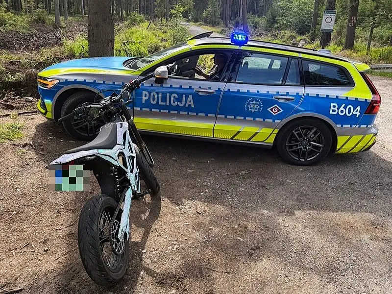 Interwencje policji jeleniogórskiej w sprawie niebezpiecznych zachowań motocyklistów