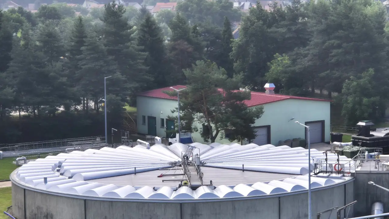 Inwestycja, którą odczują mieszkańcy. Hermetyzacja oczyszczalni w Bolesławcu zakończona