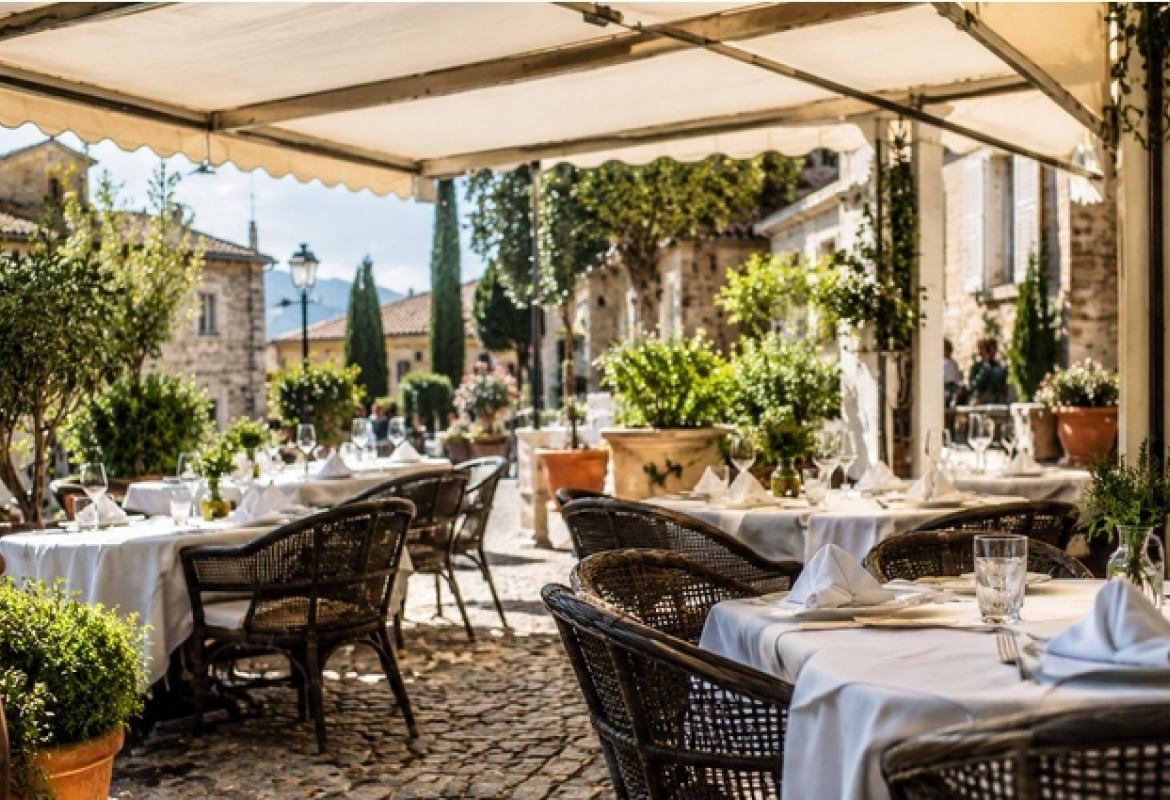 Jak przygotować ogródek gastronomiczny na sezon letni?