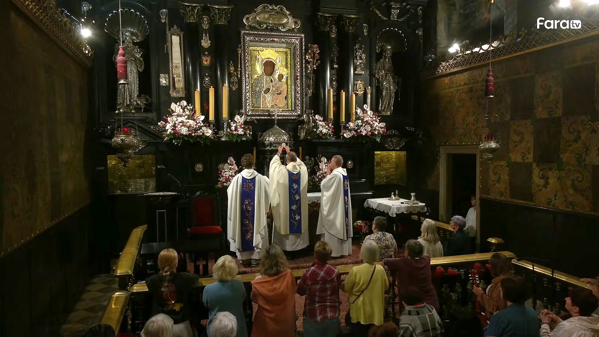 JASNA GÓRA: Pielgrzymi duchowi czuwali przed obrazem Pani Jasnogórskiej