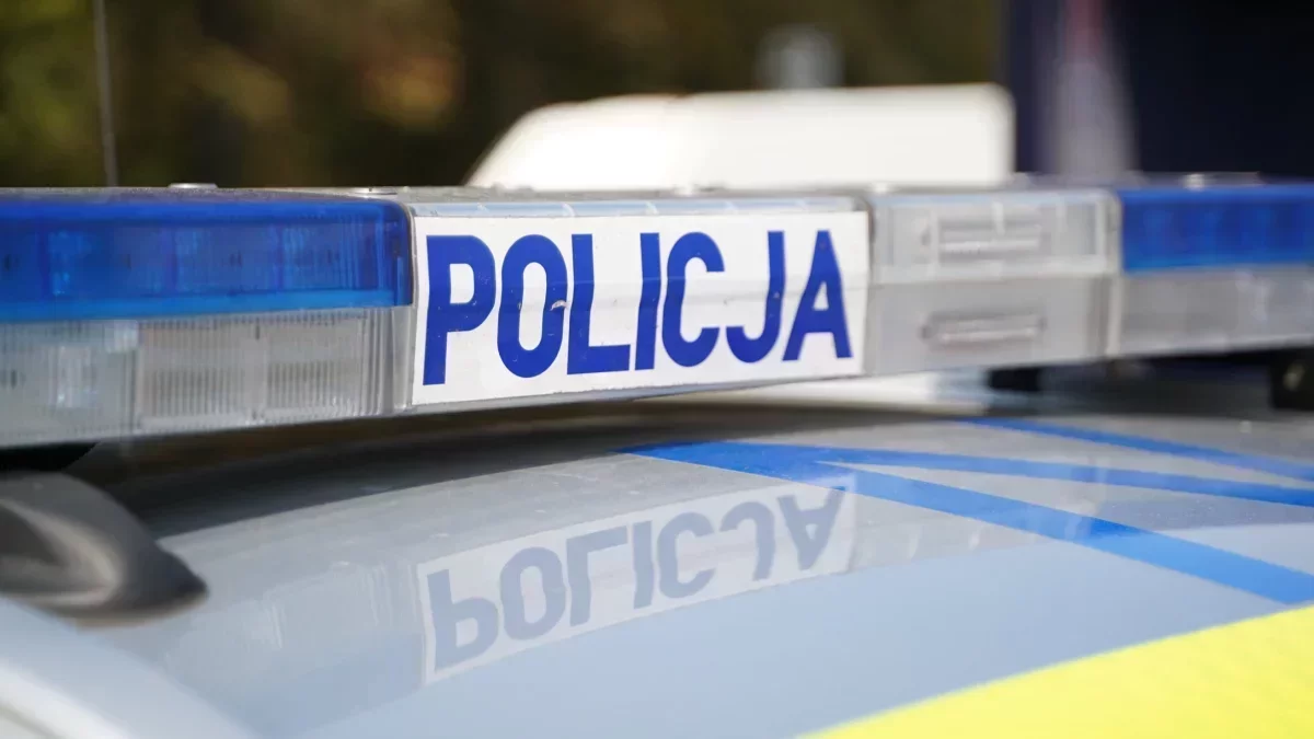 Jechał rowerem z telefonem w ręku. Policjanci odkryli, że jest poszukiwany