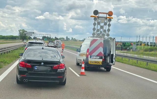 Jechał „wężykiem” po ekspresówce, doprowadził do kolizji. Wszyscy byli przekonani, że jest pijany