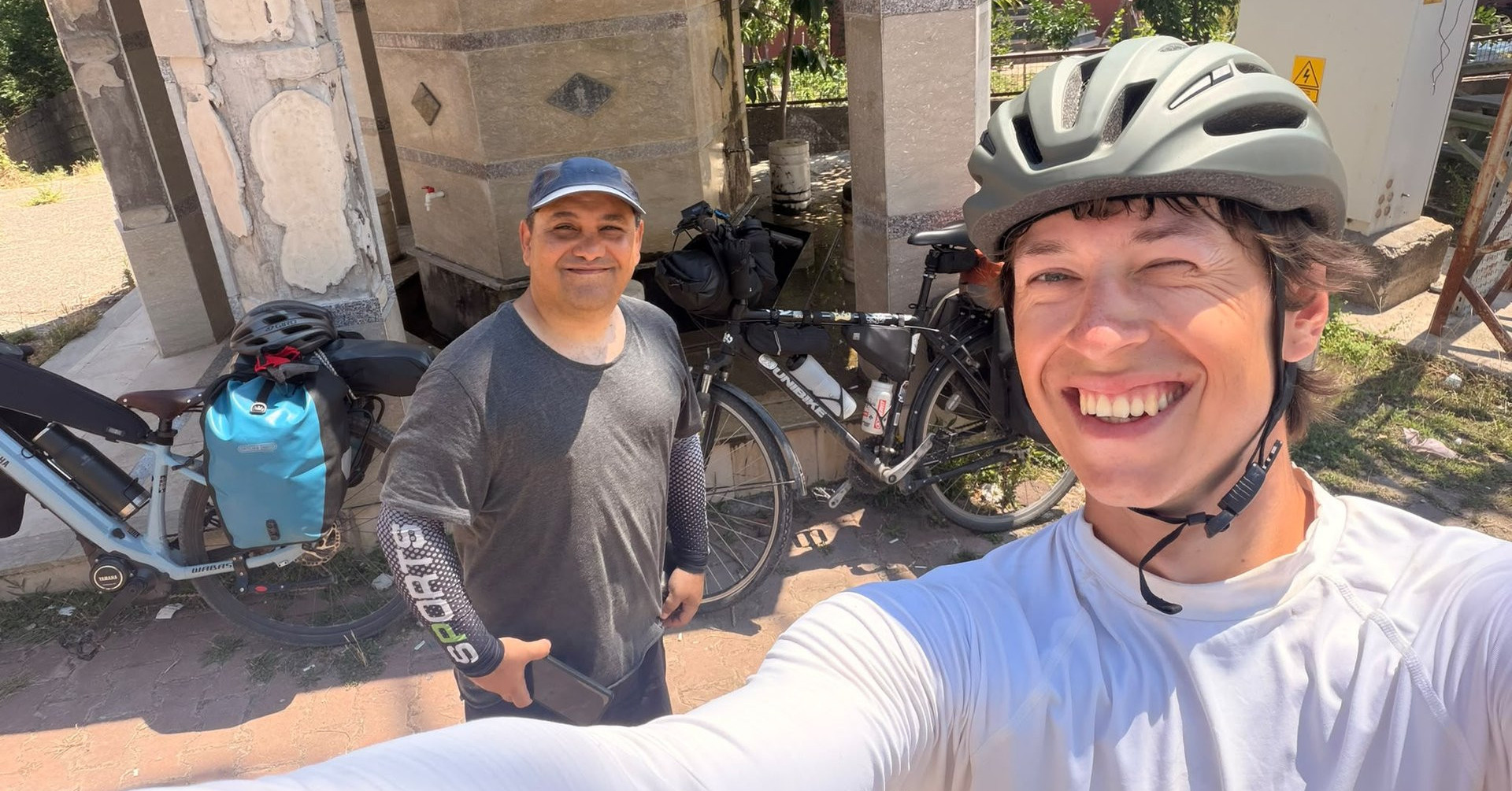 Jedzie z Pucka do Azerbejdżanu... na rowerze! Rozmawiamy z Dawidem Dettlaffem