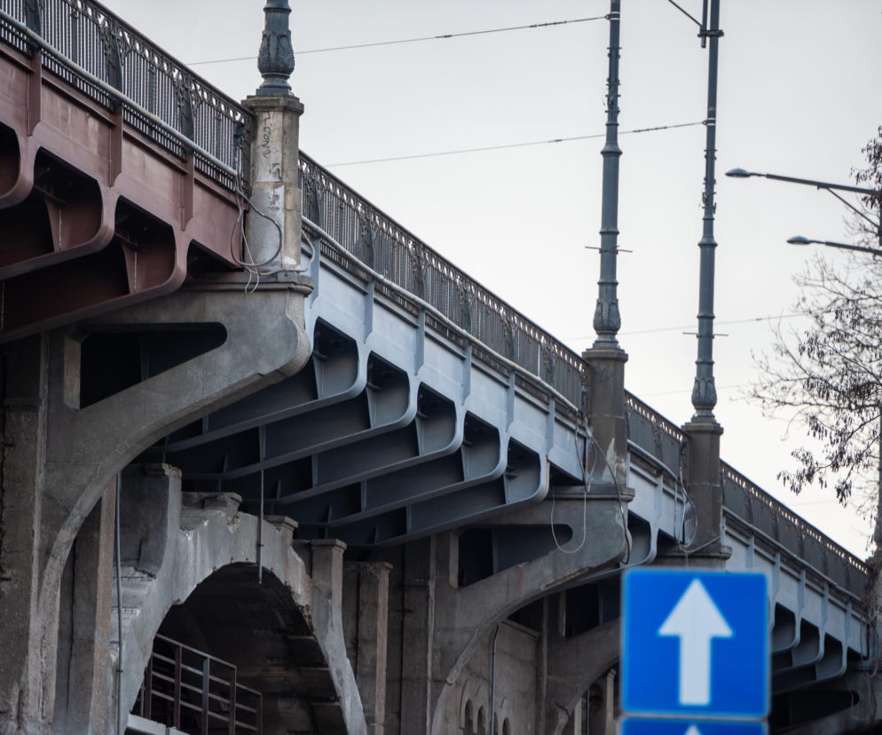 Betonowa konstrukcja mostu Poniatowskiego w Warszawie. O nowym pomiarze prędkości przeczytasz na Radioplus.