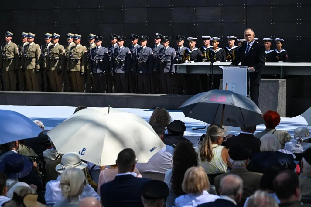 Prezydent Karol Nawrocki podczas spotkania z powstańcami warszawskimi