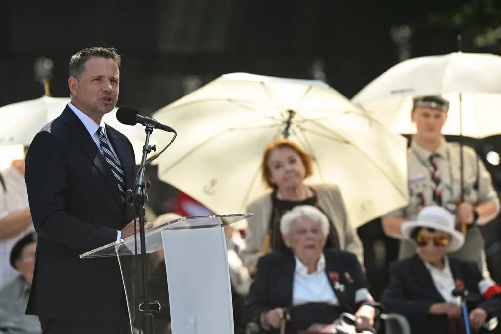 Prezydent Warszawy Rafał Trzaskowski podczas spotkania z powstańcami
