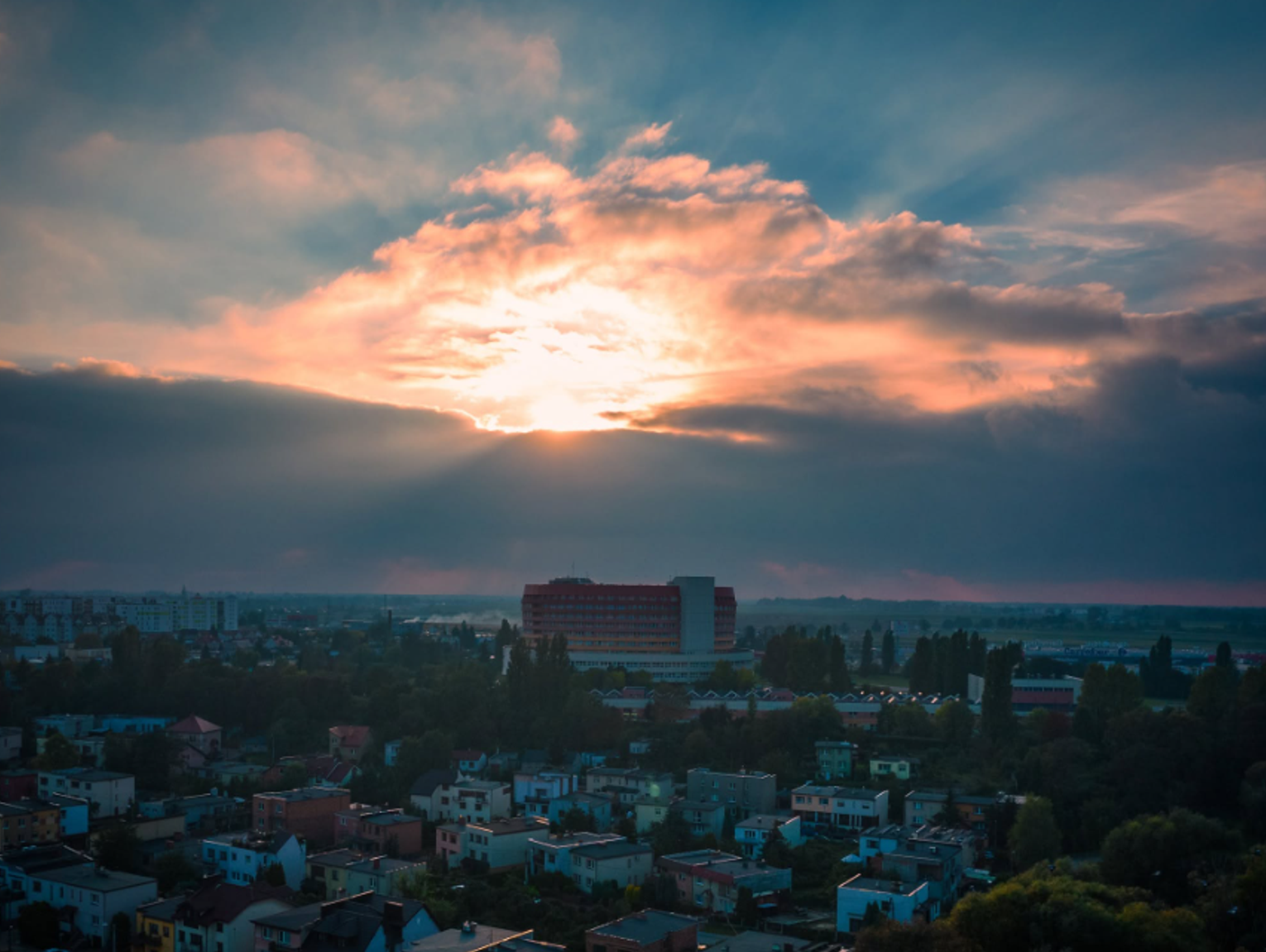 Kaliski szpital wzmacnia zespół, poszukiwani lekarze specjaliści. ,,𝐒𝐭𝐚𝐛𝐢𝐥𝐧𝐞 𝐰𝐚𝐫𝐮𝐧𝐤𝐢 𝐳𝐚𝐭𝐫𝐮𝐝𝐧𝐢𝐞𝐧𝐢𝐚''