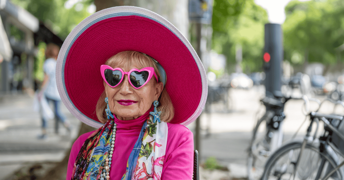 „Kapelusz i kreacja to najlepsza kombinacja”. Seniorzy, ten konkurs jest dla Was!