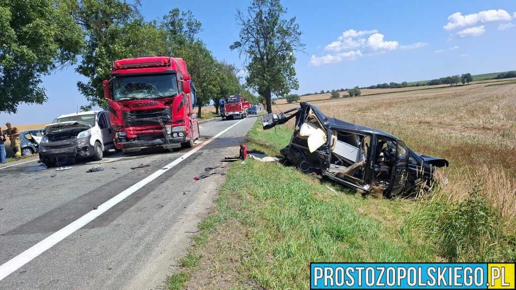 Karambol na DK46. Zderzyło się aż 6 pojazdów, 3 osoby trafiły do szpitala