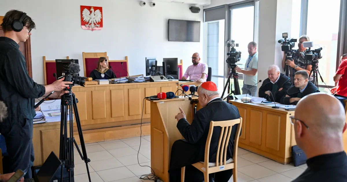 Kardynał Stanisław Dziwisz stanął przed sądem