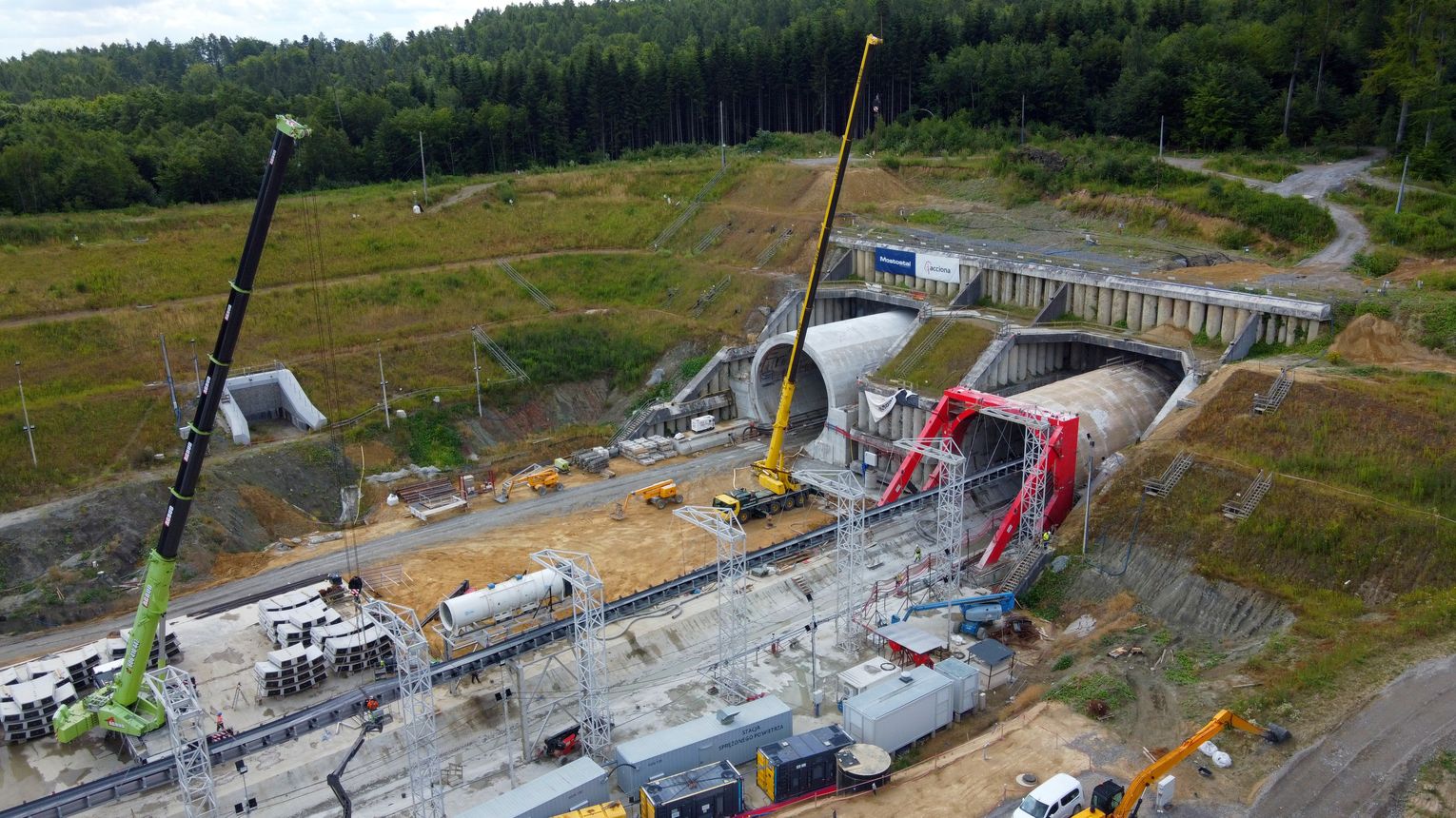 Karpatka drąży tunel S19 w kierunku Barwinka. Ułożonych jest już 68 pierścieni