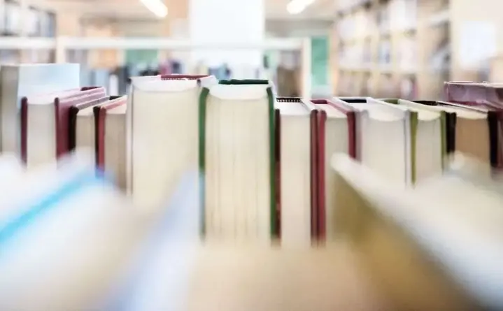 Kawa, książki i planszówki w Tczewie. SeniorKawka wraca do biblioteki