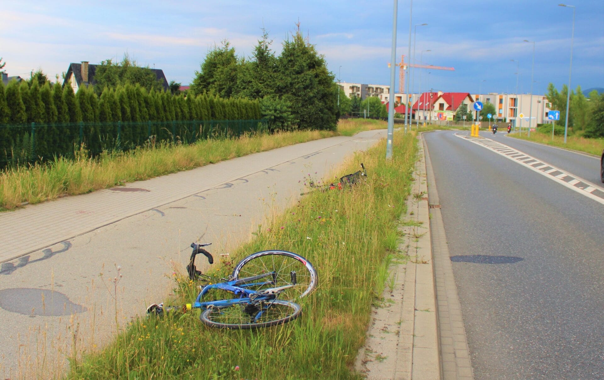 Kęty. Zderzenie rowerzystów na ścieżce rowerowej. Seniorka z obrażeniami trafiła do szpitala