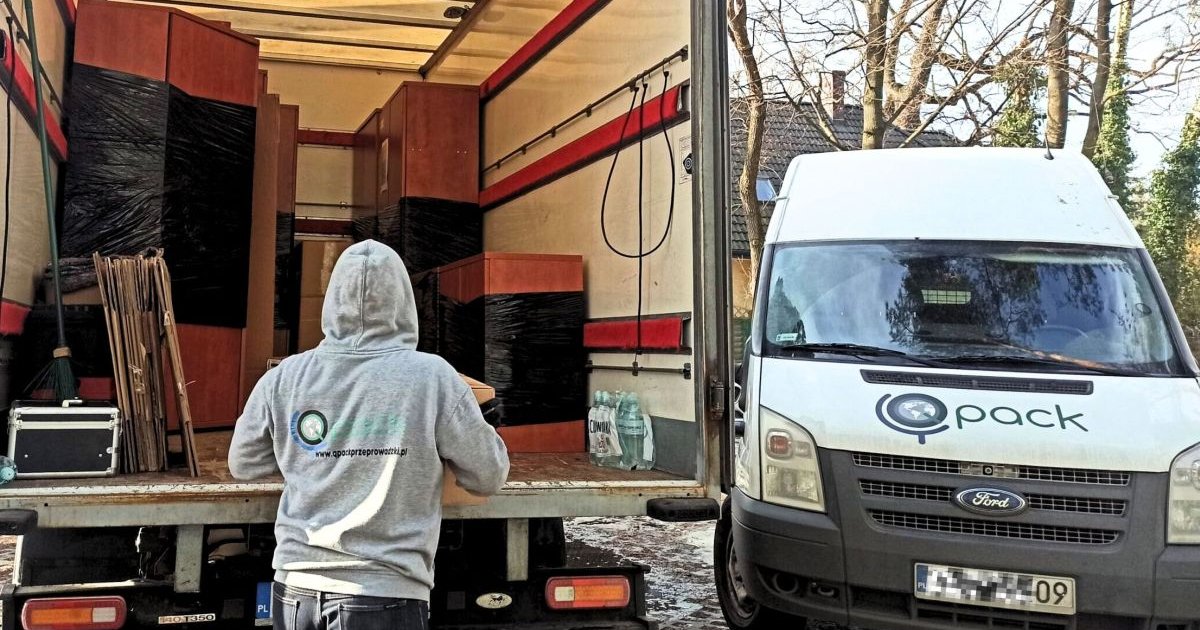 Kiedy warto zamówić taxi bagażowe w Warszawie? Praktyczne wskazówki od Qpack