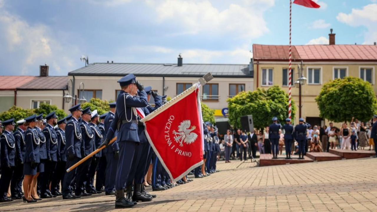 Kieleccy policjanci świętowali. Wręczono odznaczenia i awanse 20