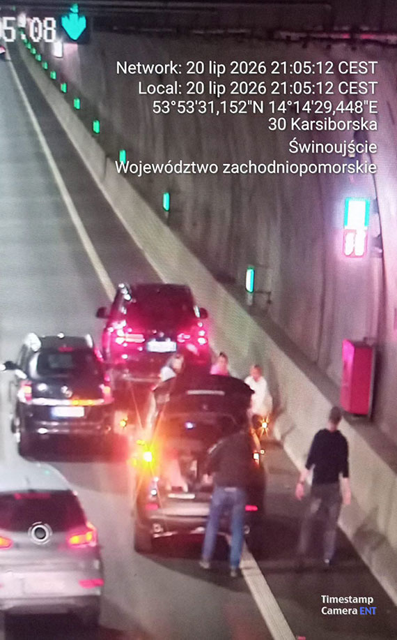 Kierowca zasłabł w tunelu pod Świną. Błyskawiczna reakcja innych kierowców