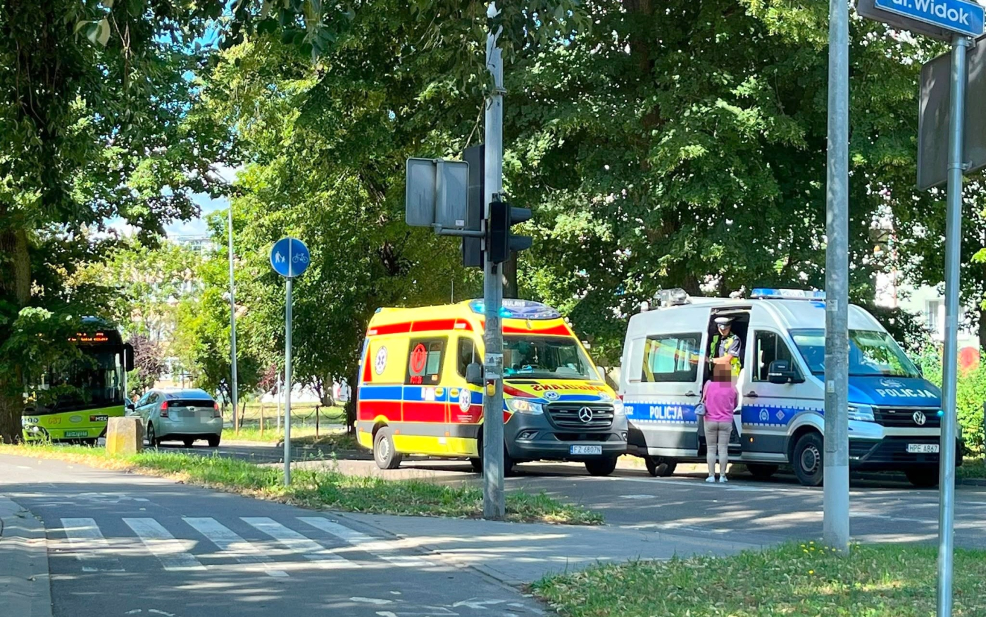 Wypadek potrącenie pieszego ulica Walczaka ulica Widok Gorzów policja pogotowie ratunkowe
Potrącenie przez taksówkę ulica Walczaka Gorzów przejście dla pieszych sygnalizacja świetlna