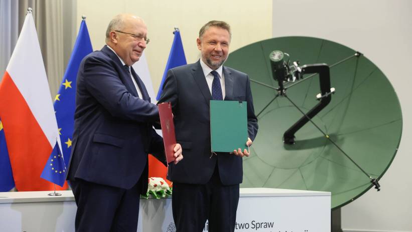 Polska przystępuje do wielkiego europejskiego programu budowy bezpiecznej łączności Europy – podkreślił we wtorek szef MSWiA Marcin Kierwiński podczas podpisania umowy w sprawie budowy konstelacji satelitarnej IRIS2. Dodał, że system będzie gwarantował bezpieczeństwo i pełną niezależność.