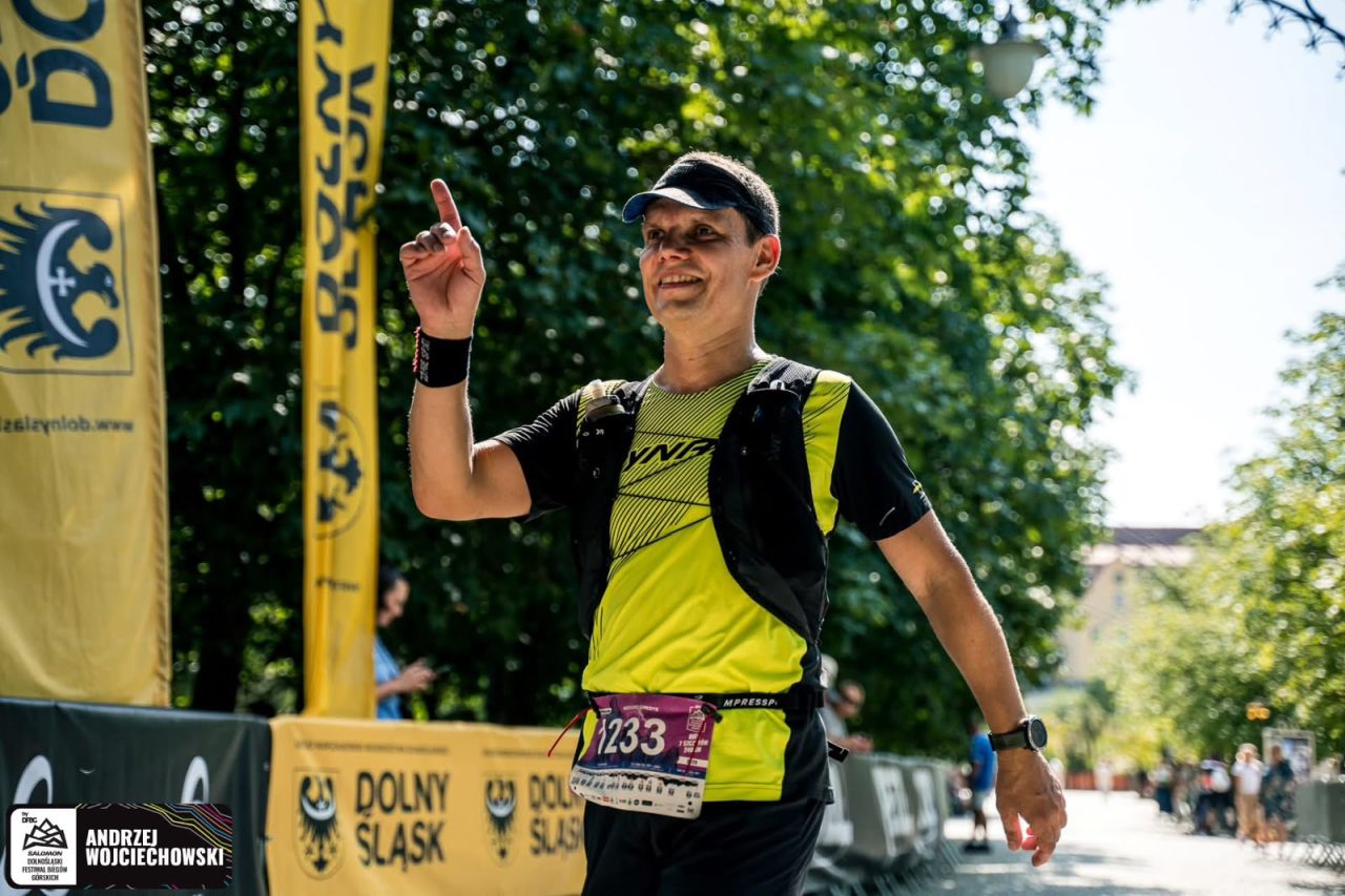 Kłodzczanin Grzegorz Gredys ukończył bieg na 240 km! Z naszym ultrabiegaczem rozmawiamy o motywacji i przekraczaniu granic