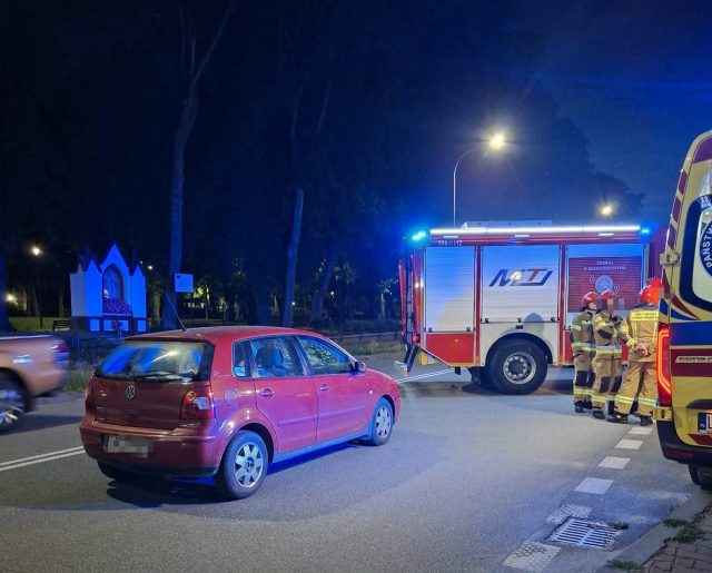 Kobieta z 2-letnim dzieckiem potrącone na przejściu. Wjechał w nich kierowca Volkswagena