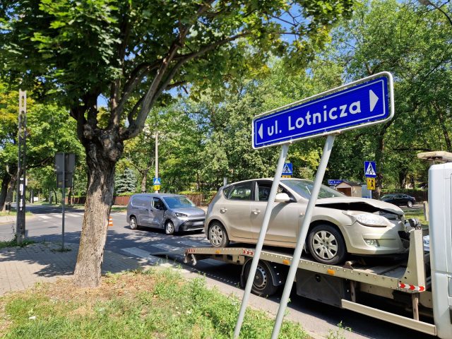 Kolizja na skrzyżowaniu ulic Elektrycznej i Lotniczej. Występowały utrudnienia