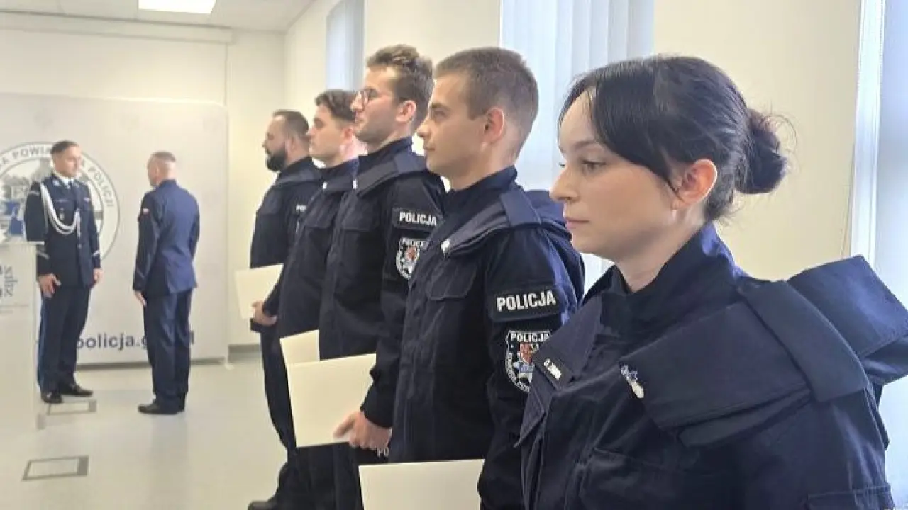Komenda Policji w Bolesławcu ma pięcioro nowych funkcjonariuszy. Złożyli uroczyste ślubowanie