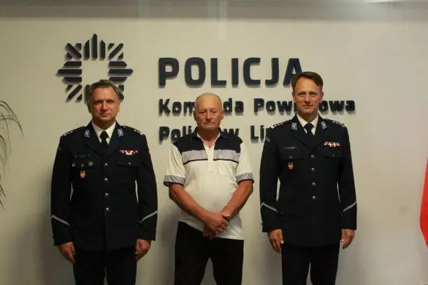Komenda Policji w Limanowej pożegnała wieloletniego pracownika. To ponad 41 lat służby