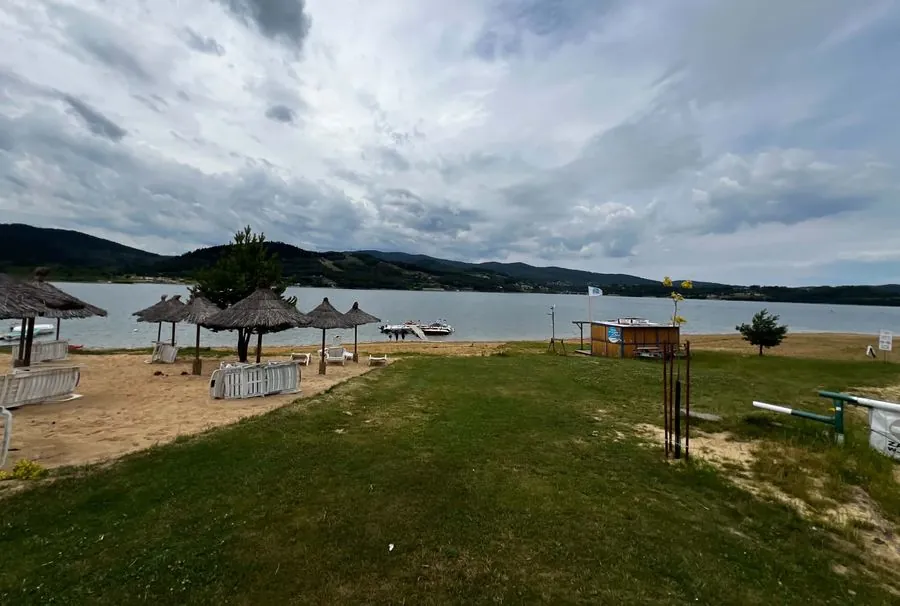 Koniec darmowego postoju na „cyplu” w Mucharzu. Ostatni bezpłatny parking ogrodzony