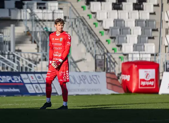 Konrad Tokarz zostaje w Sandecji. Nadchodzący sezon spędzi na wypożyczeniu