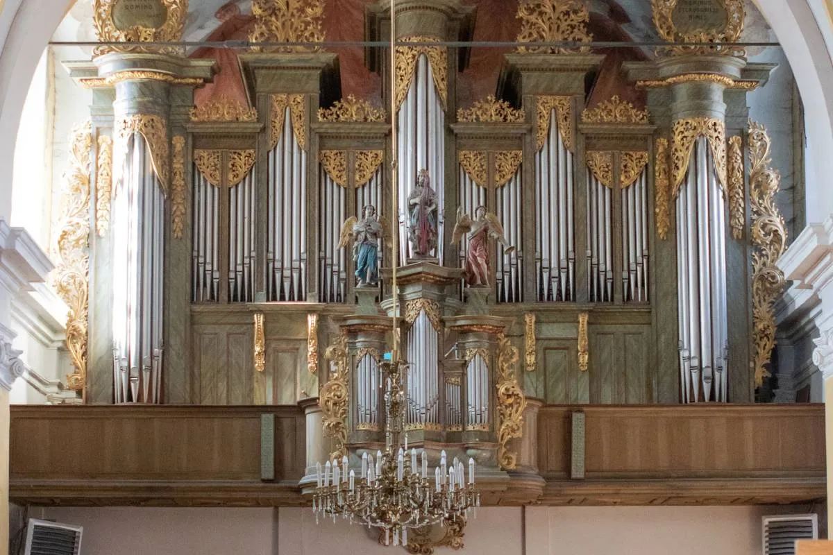 Konserwacja wnętrza zabytkowego kościoła wraz z zakrystią pw. Św. Wojciecha w Książu Wielkim