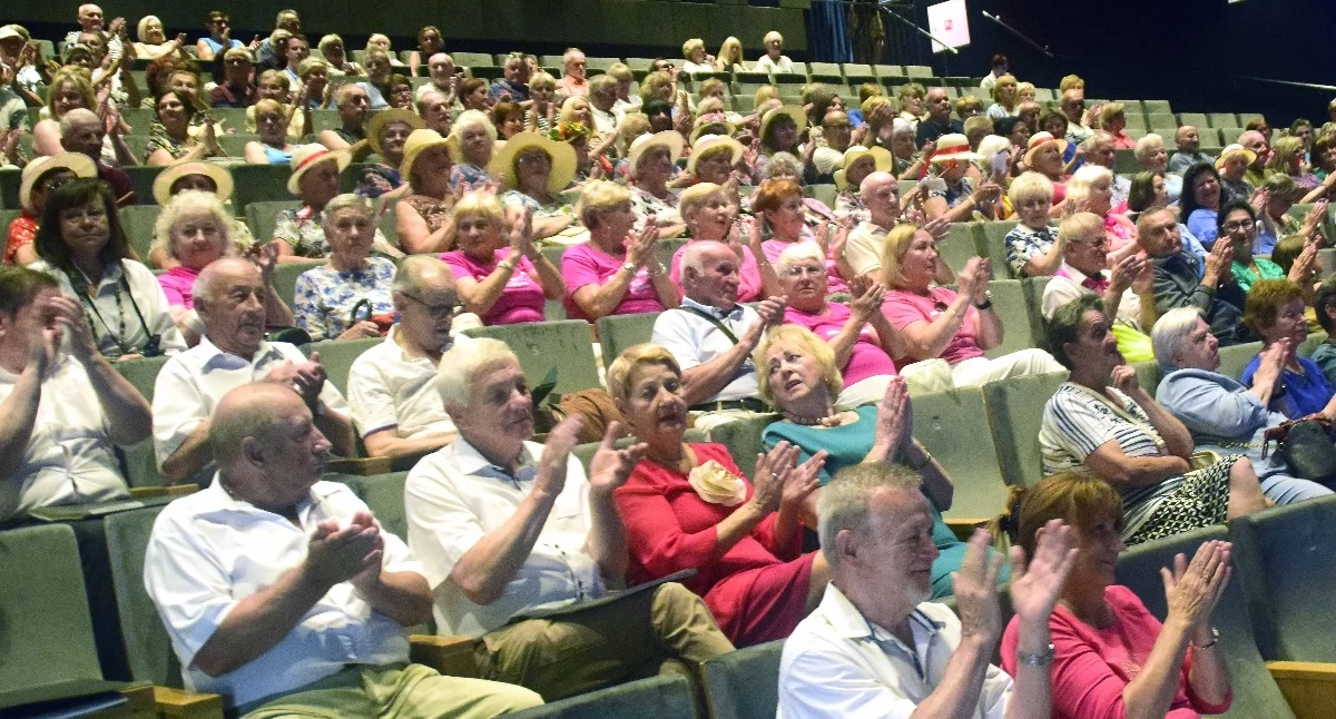 KOŃSKIE. Salę teatralną KCK zajęły kolorowe motyle. Odbywały się Senioralia