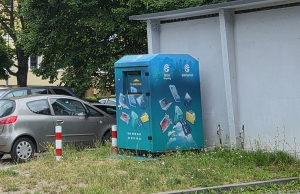 Kontener na elektroodpady zmienił lokalizację. Powodem były akty wandalizmu